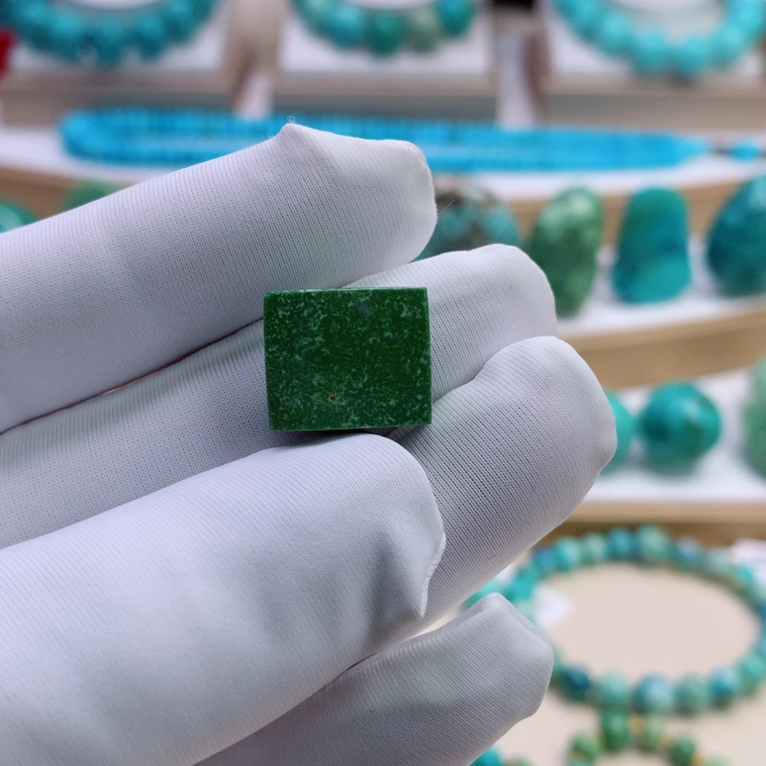 未镶嵌绿松石颈饰