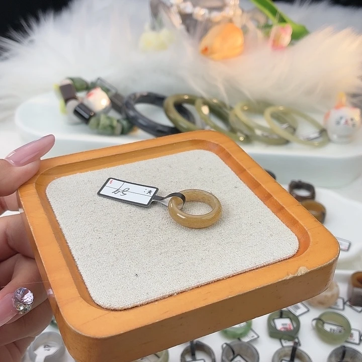 和田玉（糖玉）未镶嵌戒指t106金桔糖细条直径16.2不退换