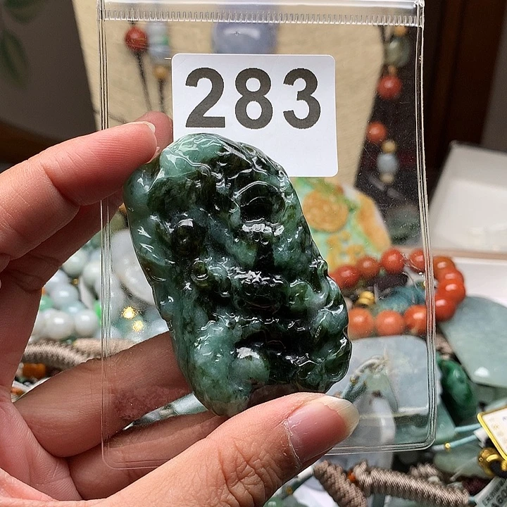 翡翠颈饰未镶嵌打**热翡翠