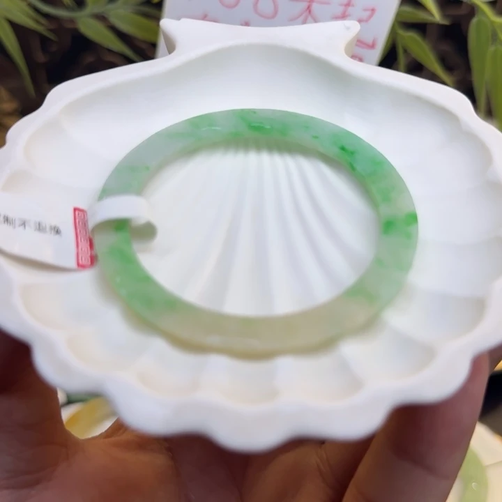 定制翡翠未镶嵌50-53阳绿飘花带黄翡