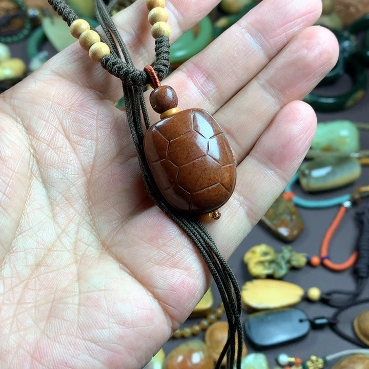 吊坠(赠链)未镶嵌岫岩河磨玉（透闪石质玉）