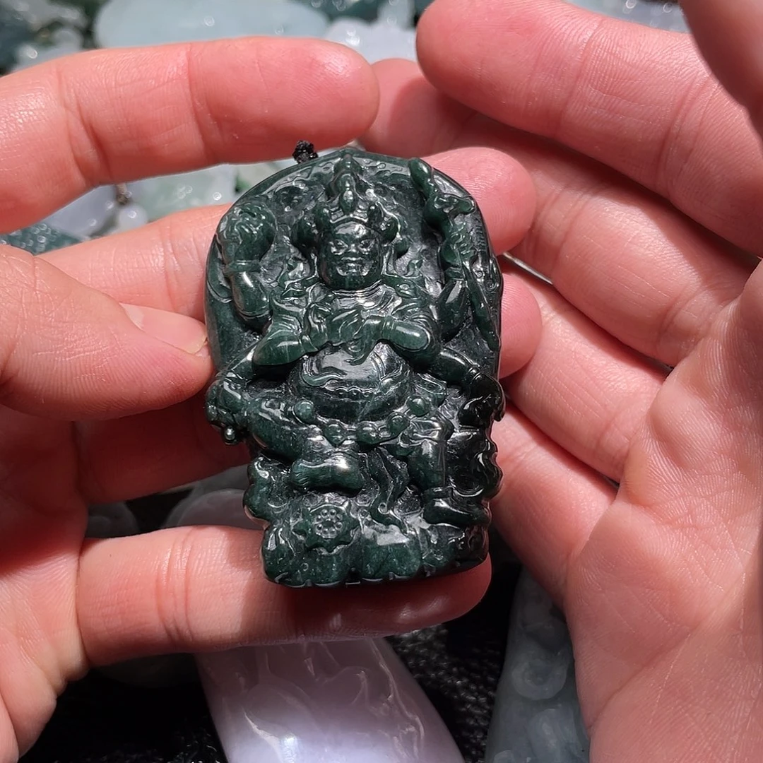 翡翠颈饰未镶嵌有****要翡翠