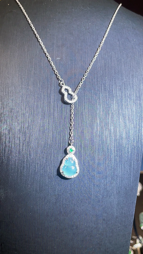 安安珠宝甄选 翡翠天然A货葫芦吊坠66633