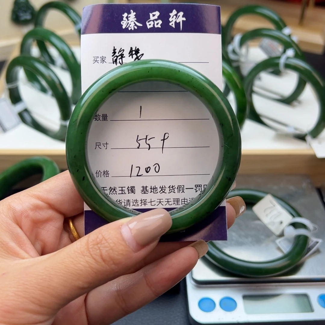 静***穆和田玉手镯未镶嵌
