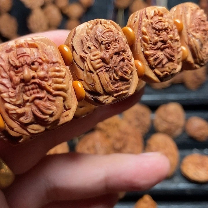 桃核浮雕钟馗手牌