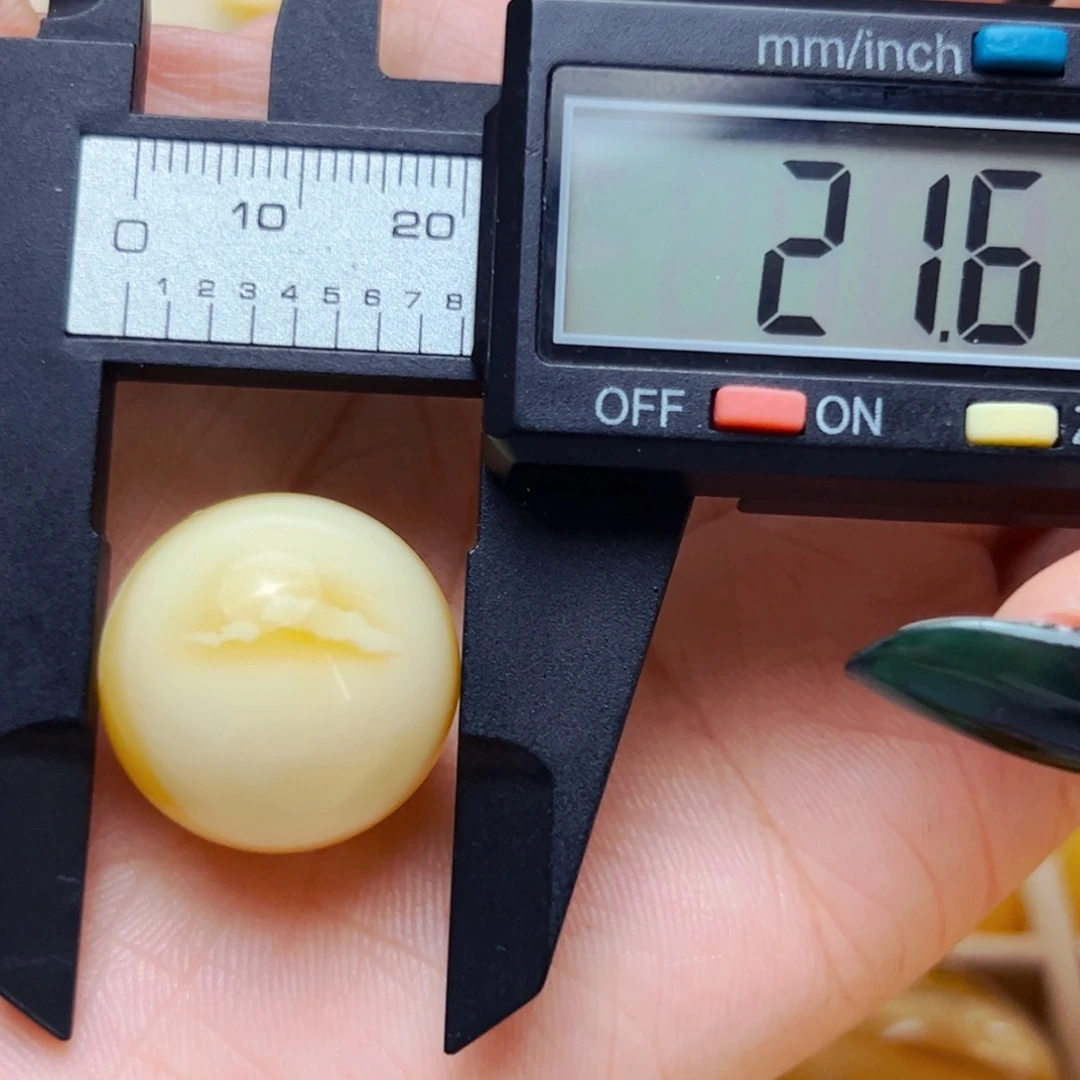 羽***行未镶嵌蜜蜡裸石21mm单珠 5.64g