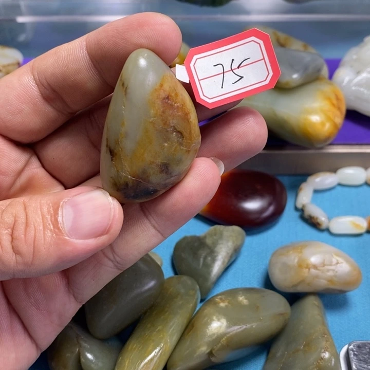 未镶嵌和田玉把件75