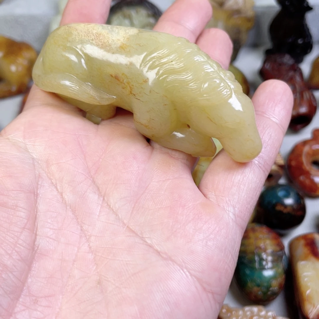 和田玉颈饰未镶嵌蜂*