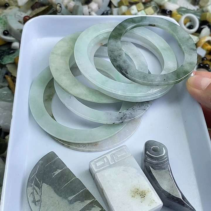 翡翠未镶嵌颈饰天然翡翠