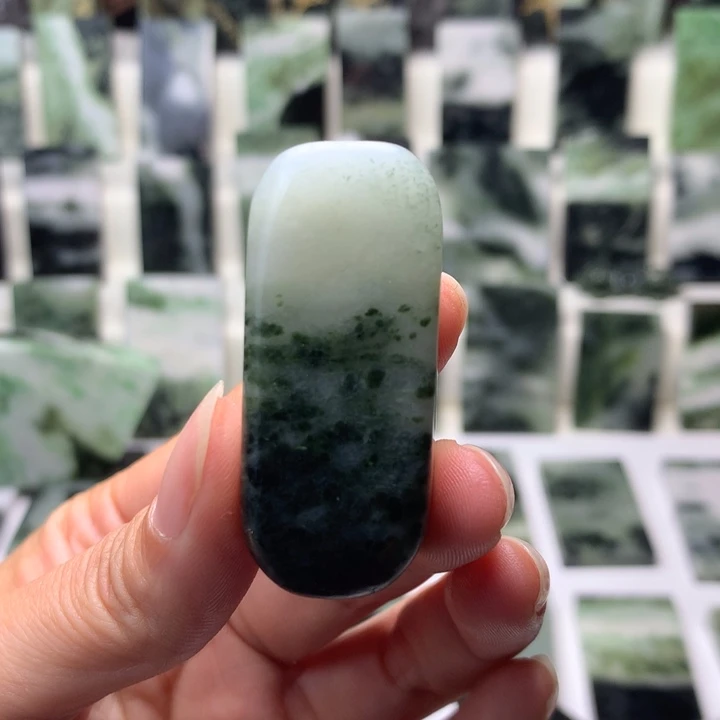 独山玉颈饰未镶嵌