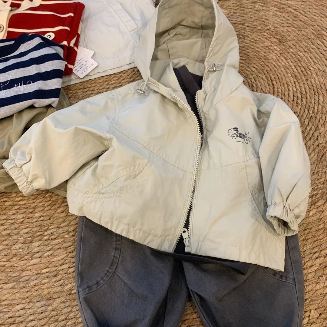 男冲锋衣韩版洋气上衣秋款童装宝宝外套连帽夹克春秋季