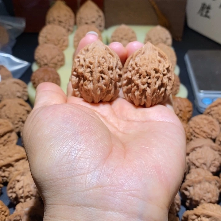 文玩核桃吊坠太行鸡心35