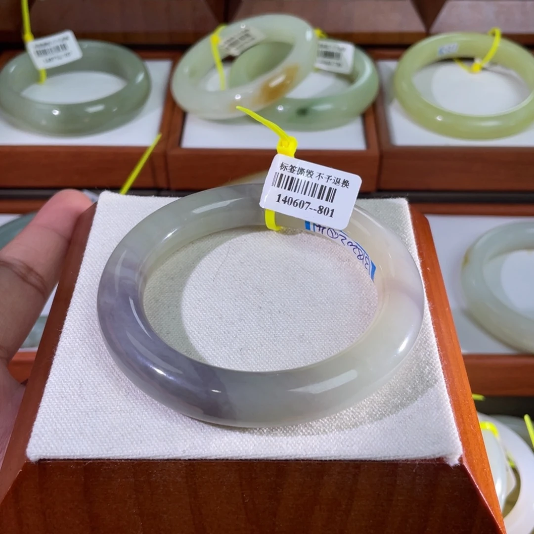 【闪购商品】未镶嵌手镯和田玉5657