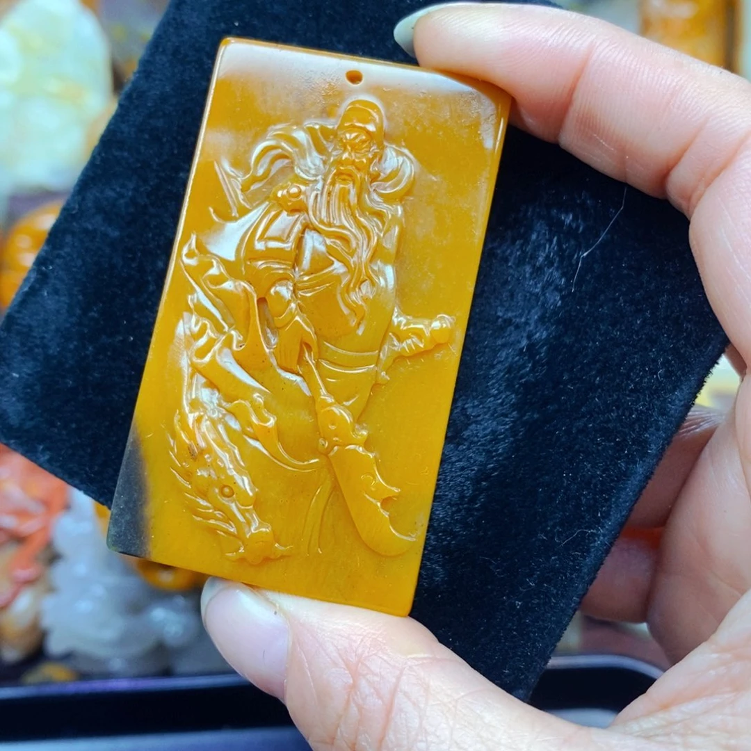 未镶嵌石英质玉（黄龙玉）颈饰