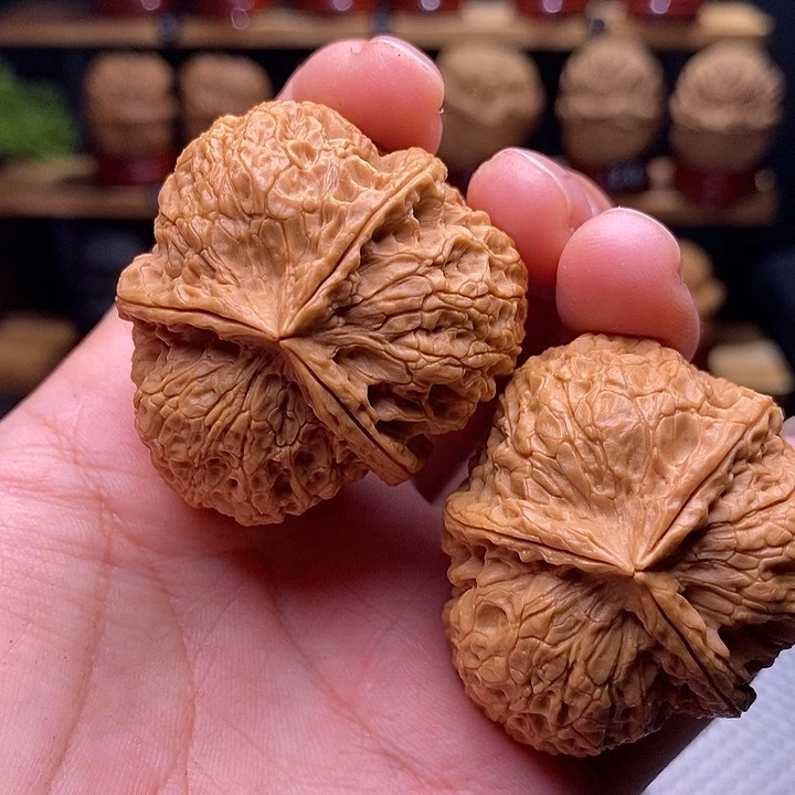 文玩核桃吊坠古龙三棱34