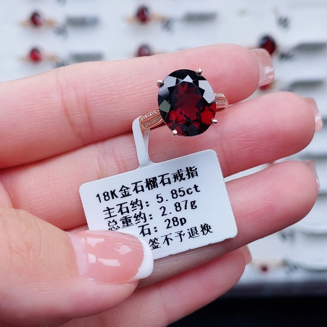 18K金镶嵌戒指石榴石