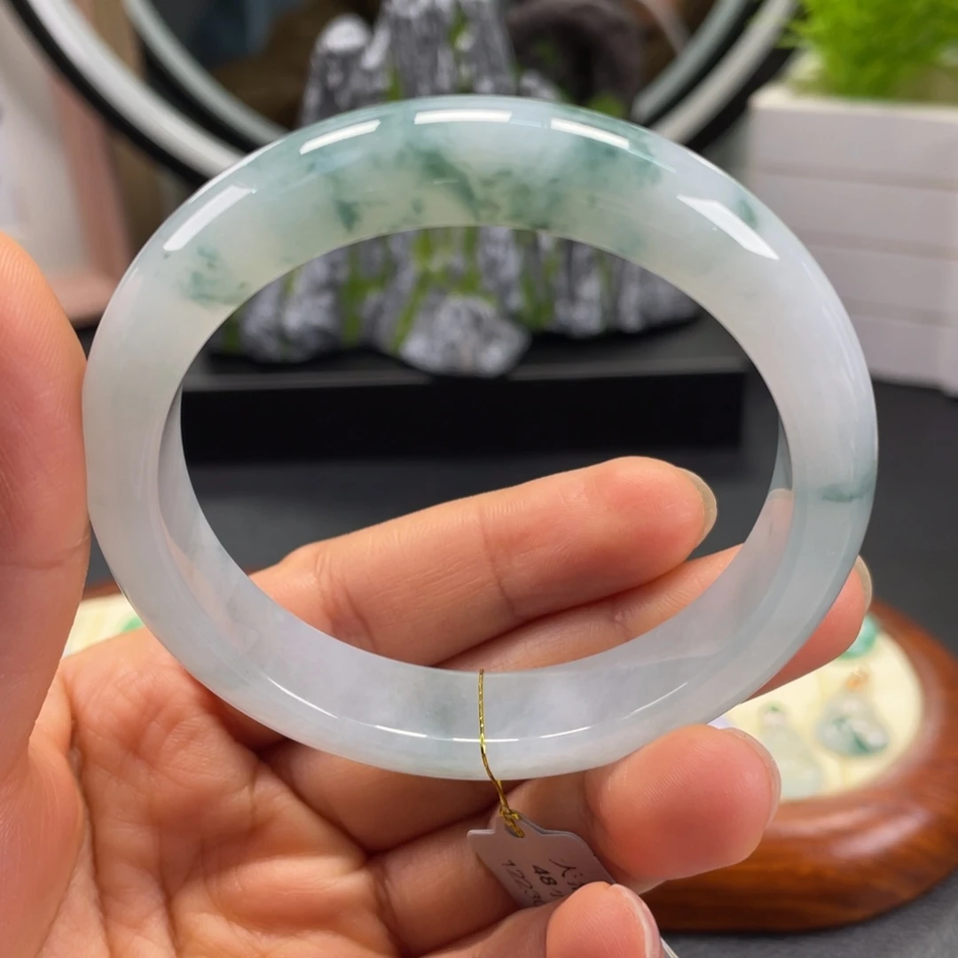 翡翠未镶嵌手镯冰胶飘花