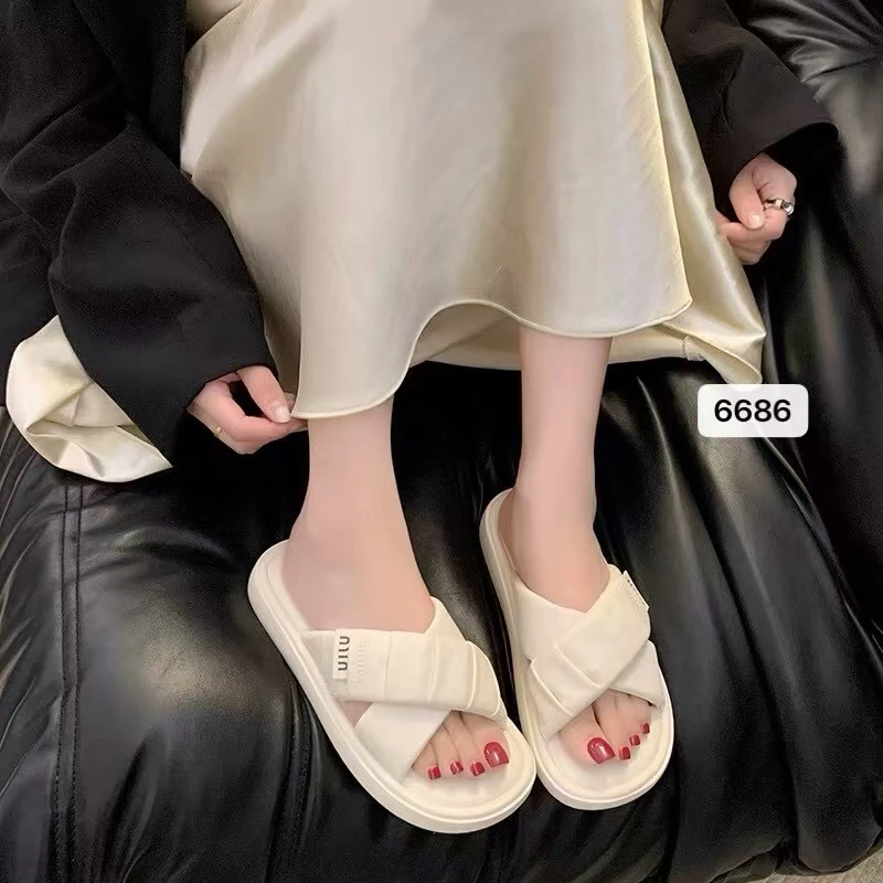 6686云朵舒适拖鞋米色