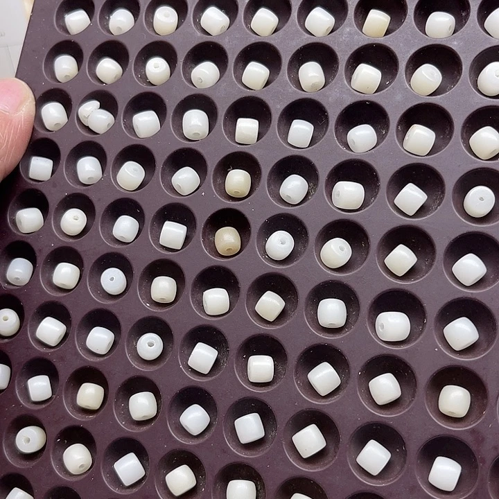 白玉菩提吊坠瑕疵5-6白玉直切100颗卡灯牌宠100颗