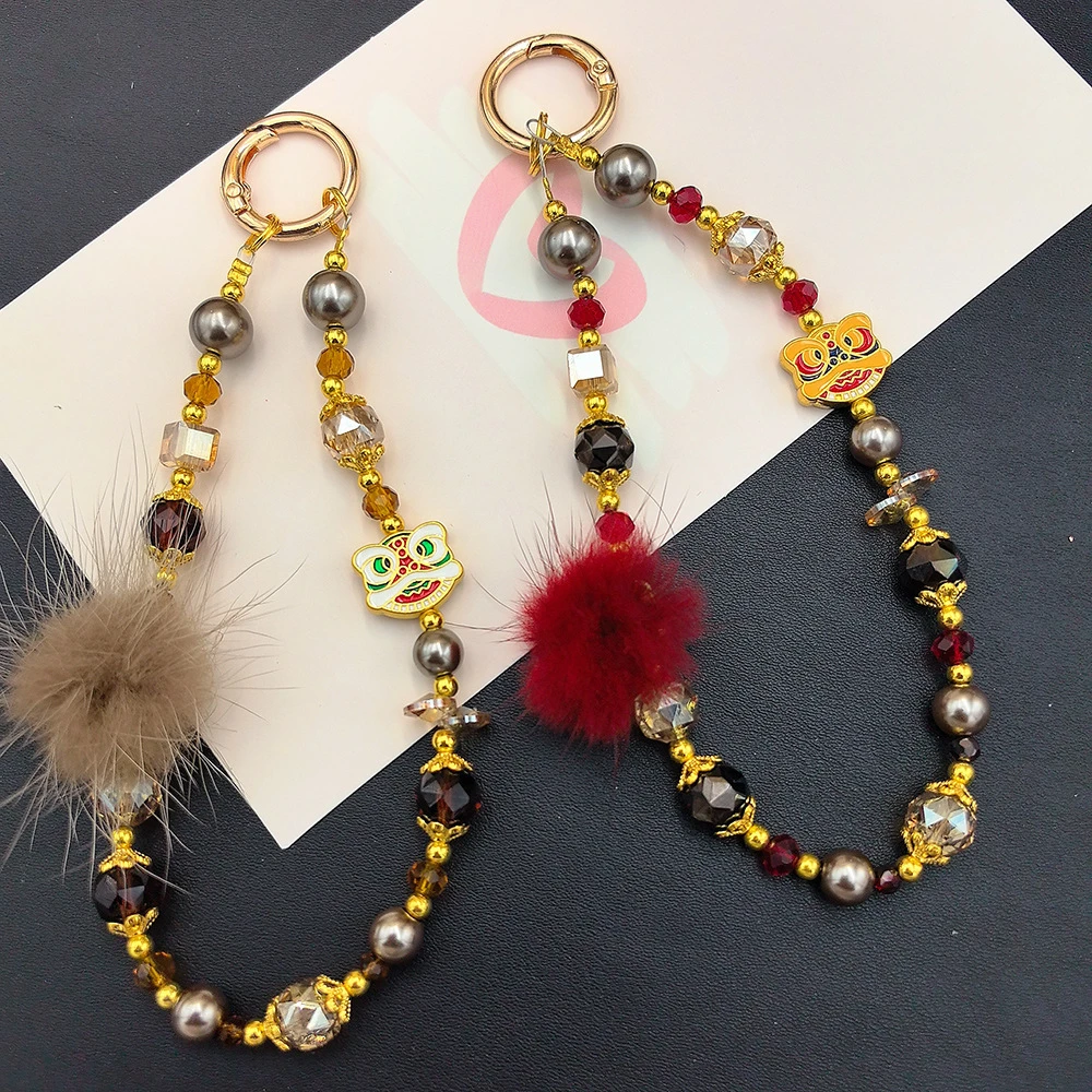 女款新款新年国潮醒狮手机链挂绳感可爱毛球挂件短款手提手腕红色