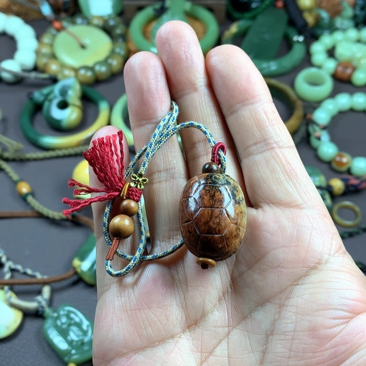 吊坠(赠链)未镶嵌岫岩河磨玉（透闪石质玉）