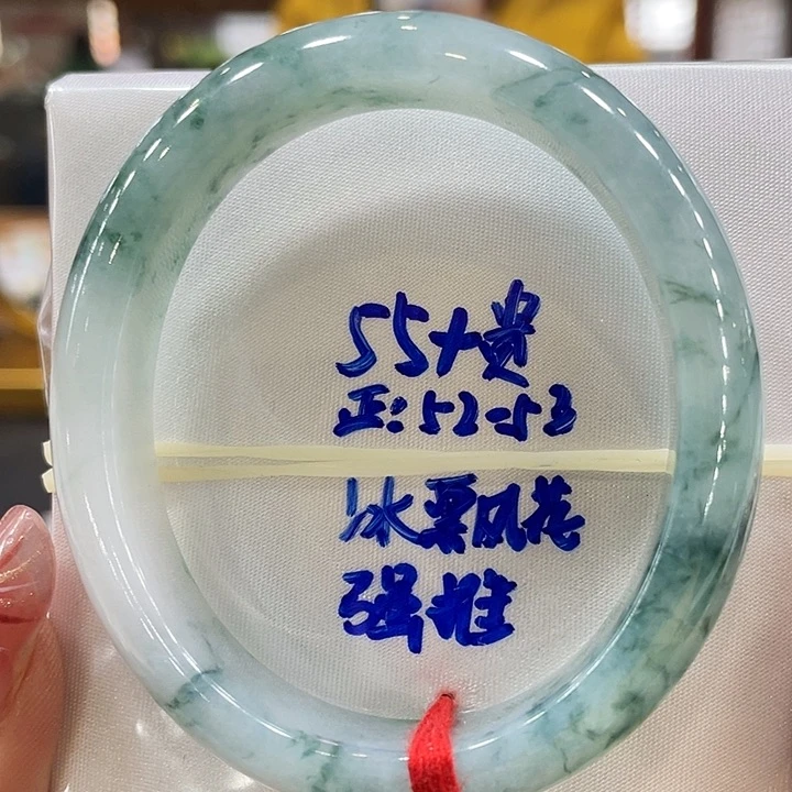 翡翠手镯未镶嵌翡翠手镯