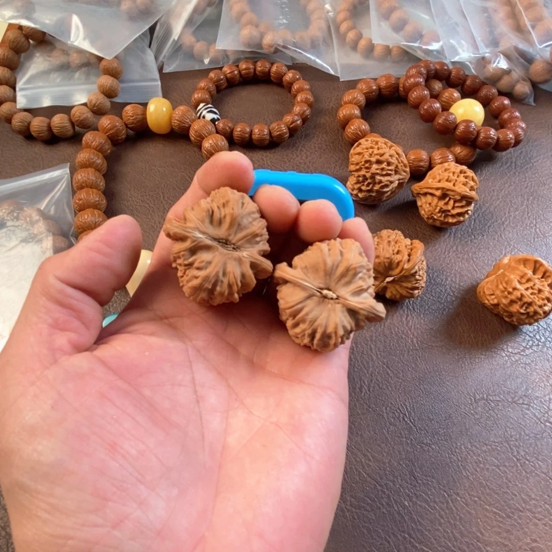 猴头核桃吊坠我***O白狮子