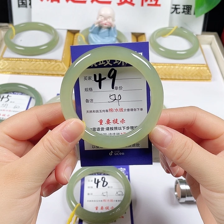 和田玉未镶嵌手镯