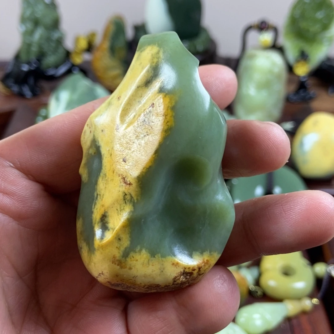 梦***场岫岩河磨玉（透闪石质玉）未镶嵌珠宝奇石