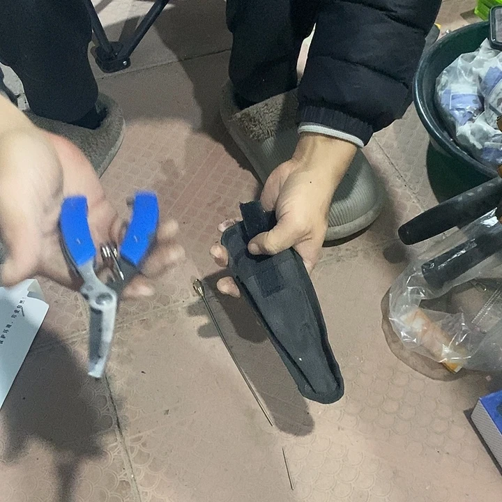 大号路亚钳子随机发一把