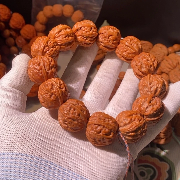 文玩核桃手串…………66