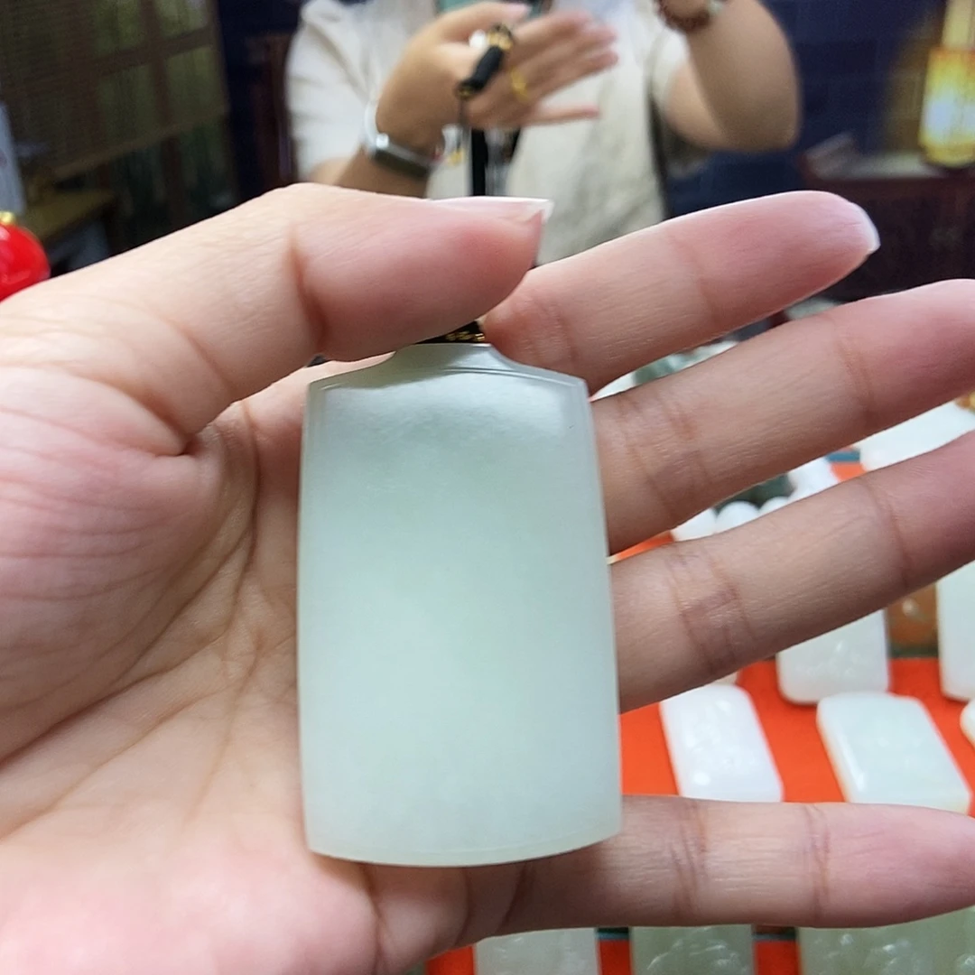 和田玉未镶嵌颈饰看*下