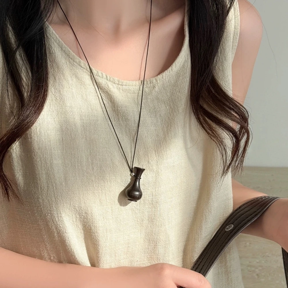 黄铜木质吊坠 木头雕刻花瓶吊坠项链韩版小众设计复古百搭长项链