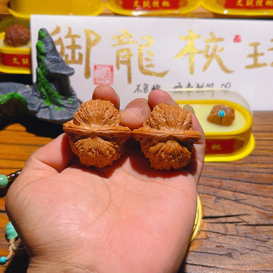 文玩核桃吊坠血麒麟42