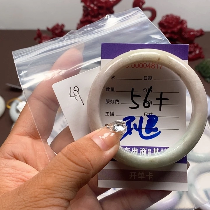 翡翠手镯未镶嵌翡翠