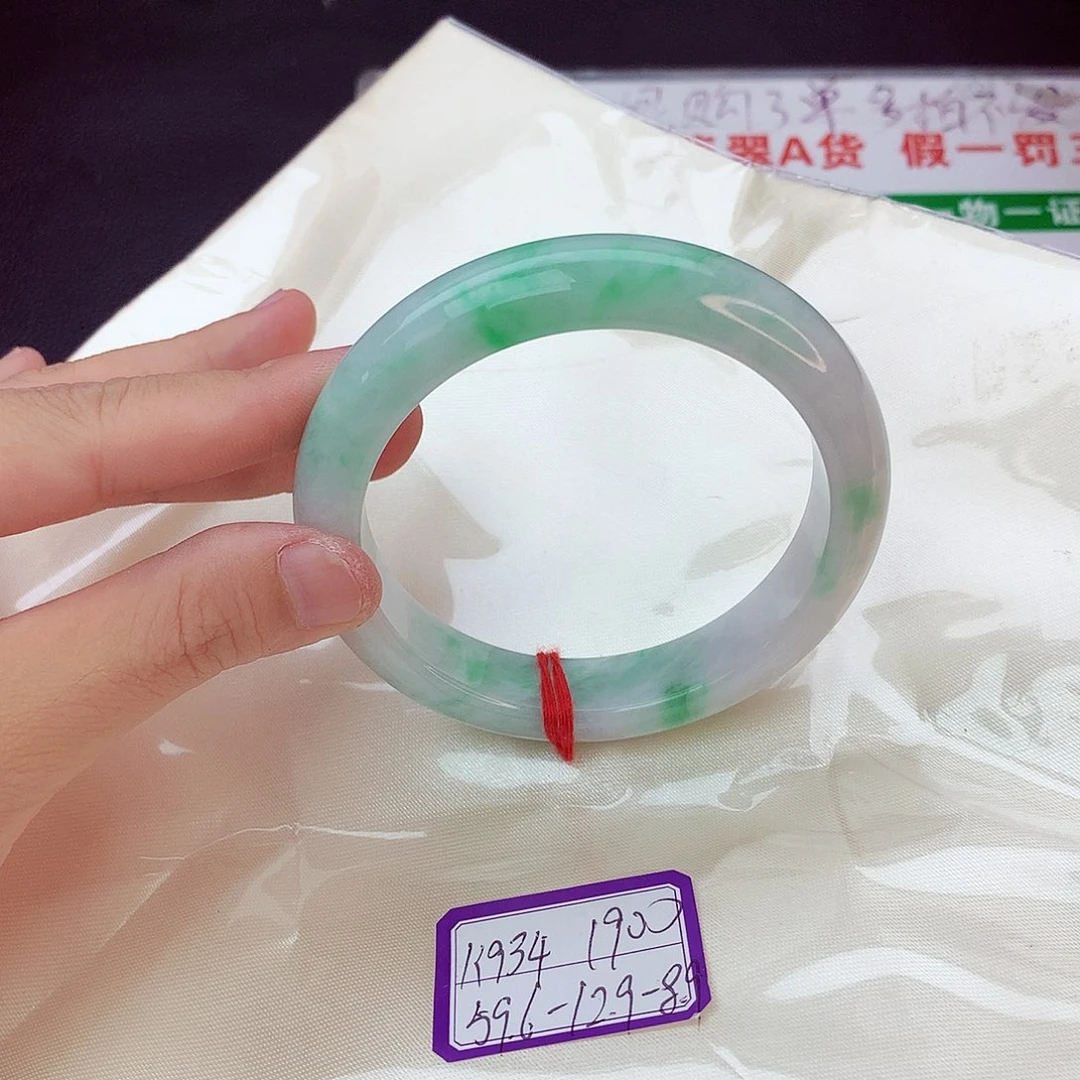 翡翠手镯未镶嵌翡翠