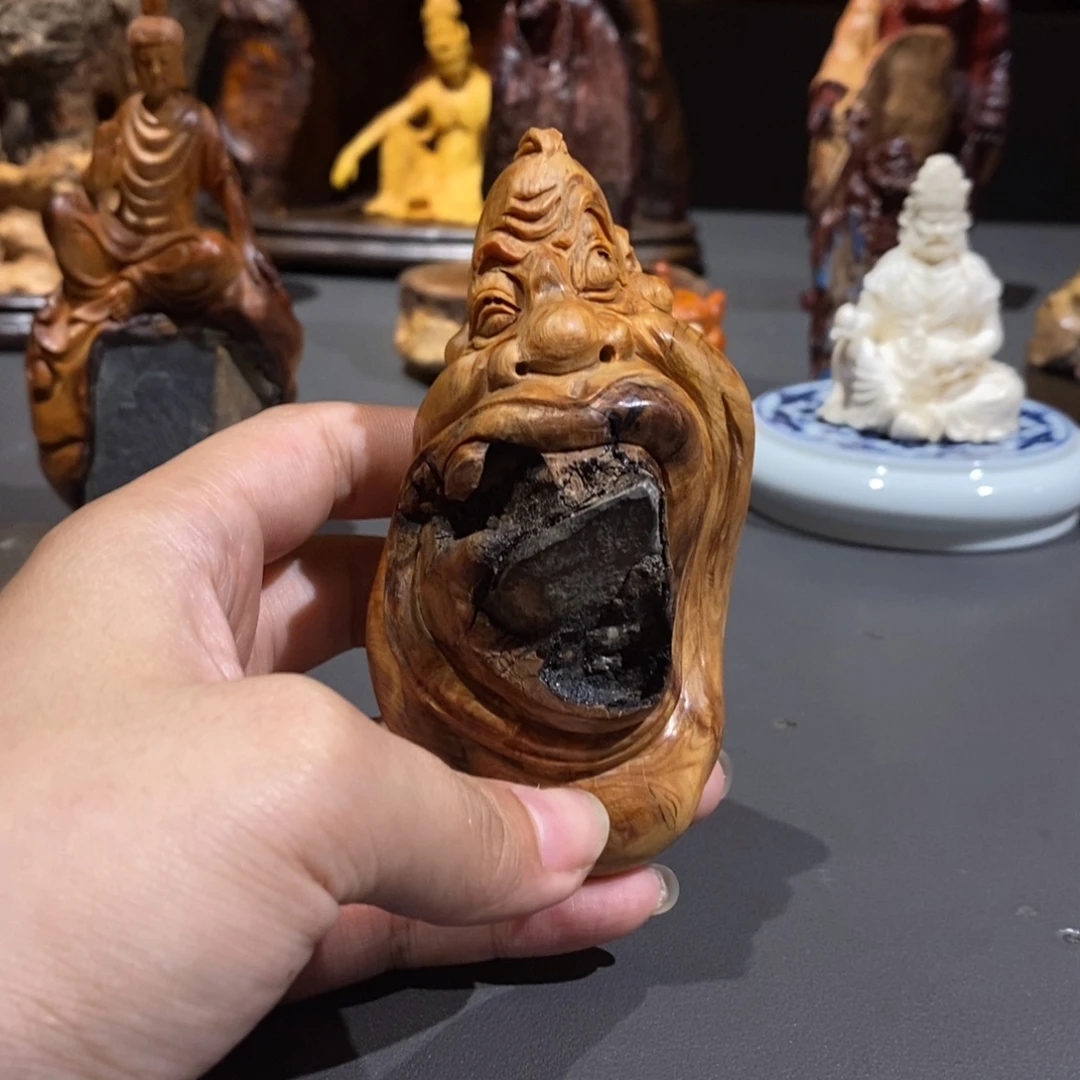 艺***者柏木（崖柏）根抱石人生百态