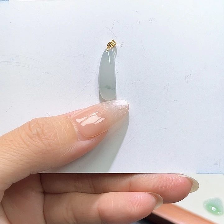 颈饰18K金镶嵌翡翠