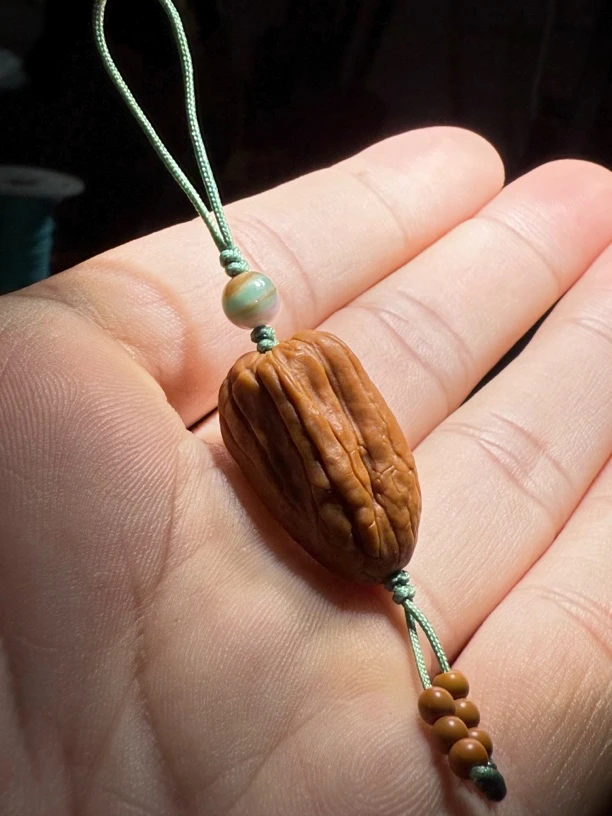 一物一图（212）：异形核桃高端手机挂坠 尺寸高27 直径16