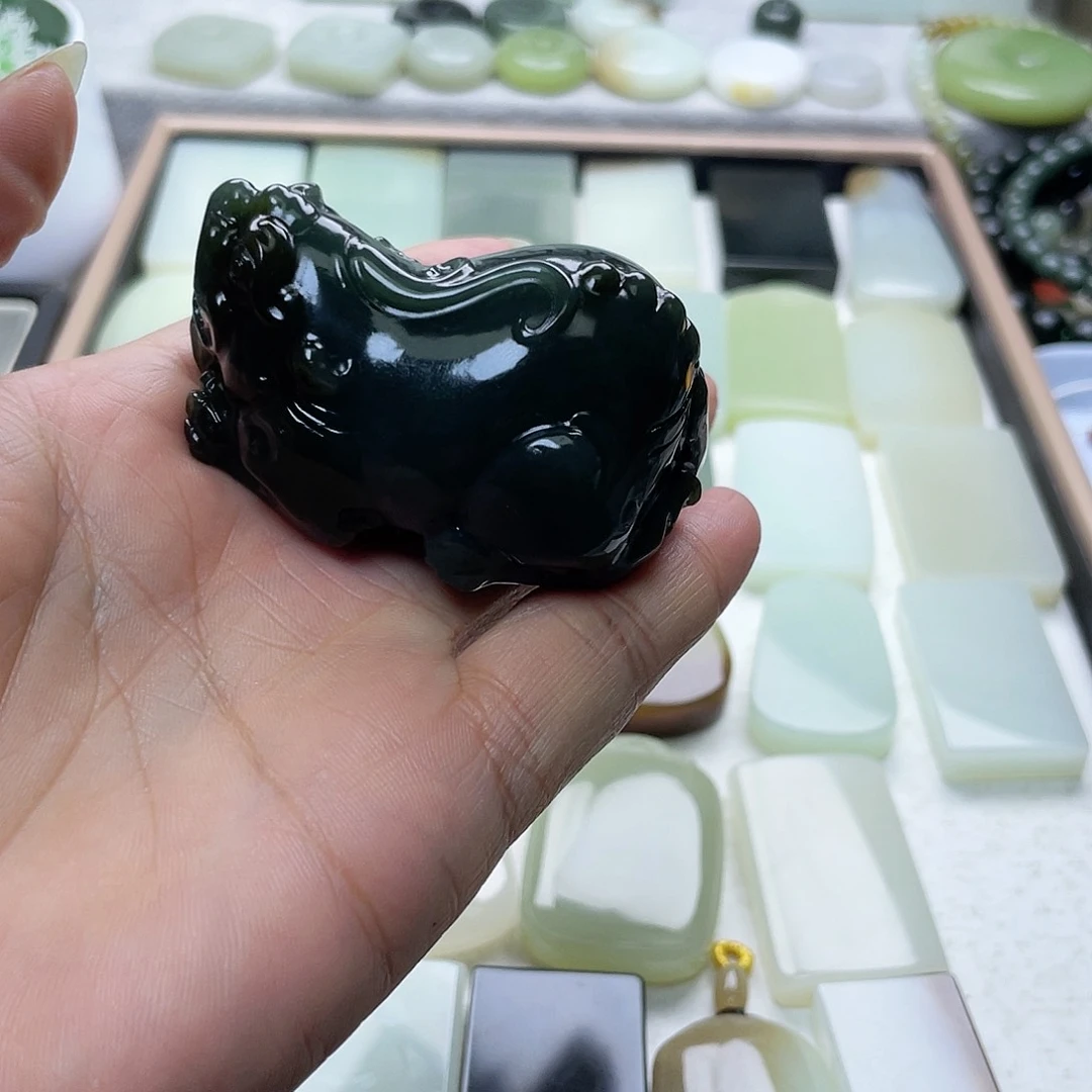 颈饰未镶嵌和田玉（糖玉）勇*