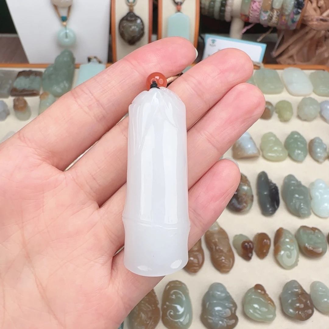 一***芳和田玉未镶嵌颈饰