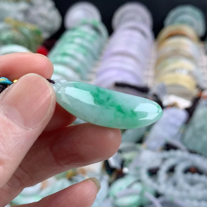 翡翠颈饰未镶嵌吊坠