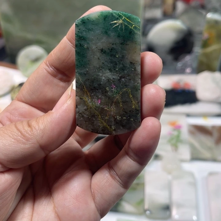 独山玉未镶嵌颈饰