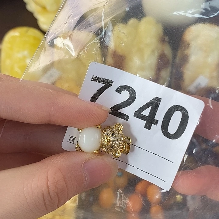 蜜蜡未镶嵌珠宝奇石