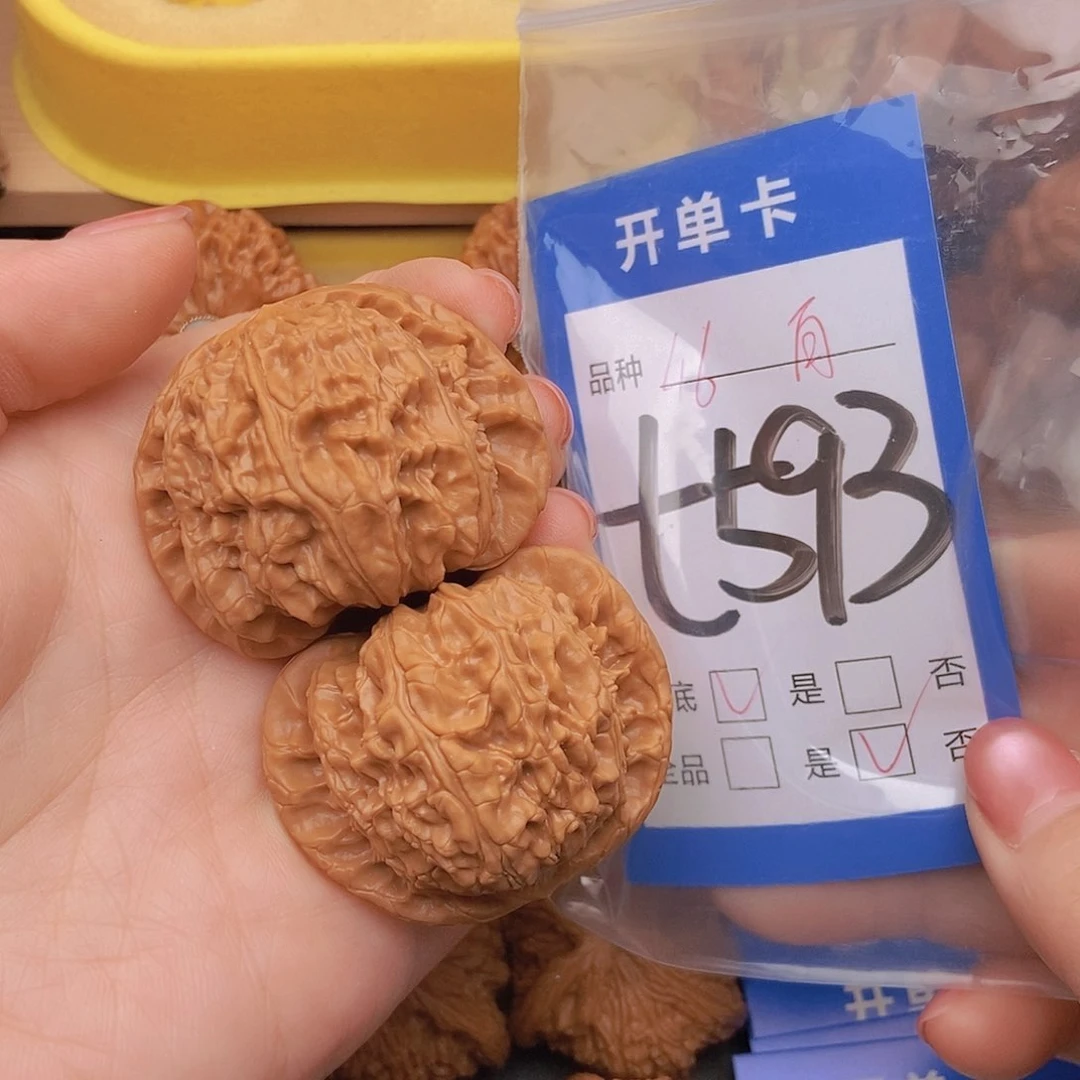 桃核吊坠核桃白狮子