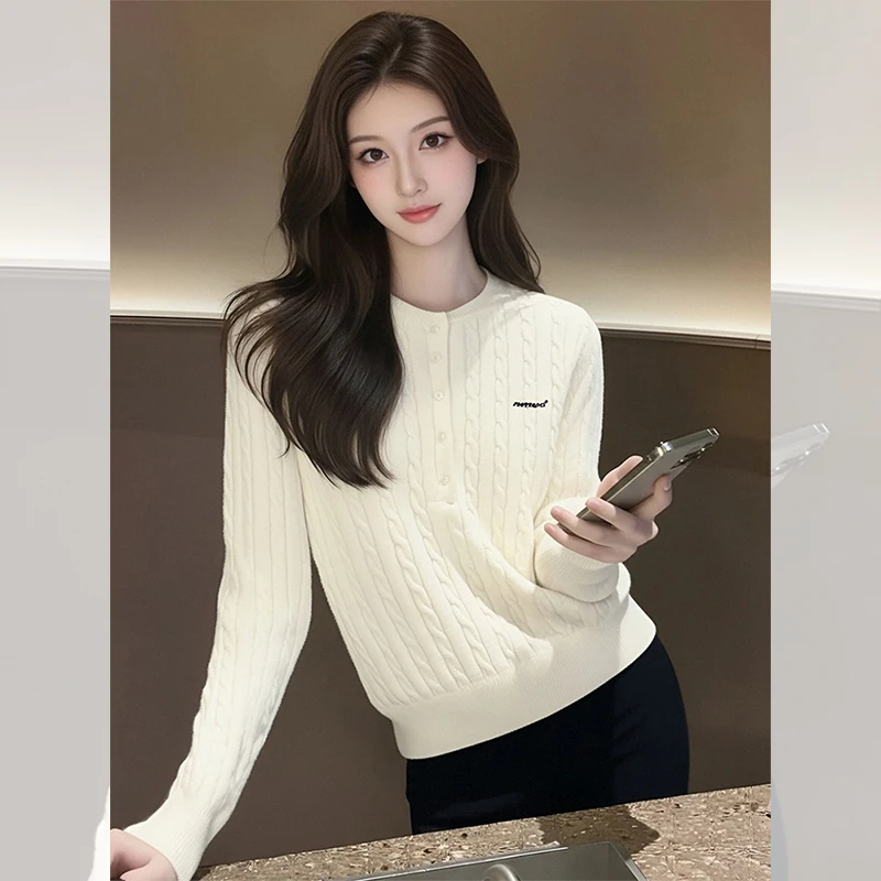 别致独特漂亮白色内搭小衫休闲外穿麻花针织衫女秋冬洋气高贵上衣