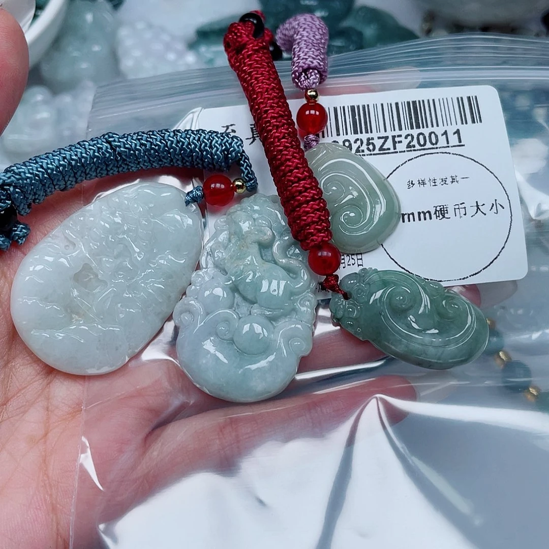 吊坠(不含链)未镶嵌翡翠