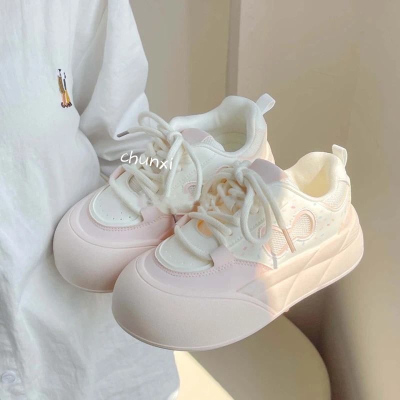 夏季透气女鞋子2025新款厚底爆款小白鞋子女多巴胺ins百搭面包鞋