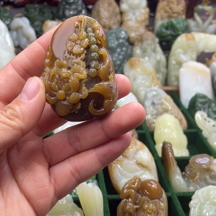 和田玉（糖玉）未镶嵌颈饰