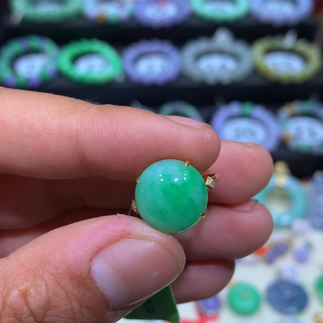 翡翠18K金镶嵌颈饰
